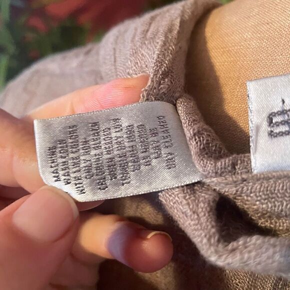 CHICO’S | taupe crinkly button up 2 (M) - Picture 7 of 9